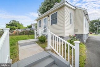 17914 Dr David Cline Ln, Dumfries, VA 22026