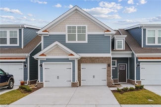 2016 Barton Ln, Chesapeake, VA 23322