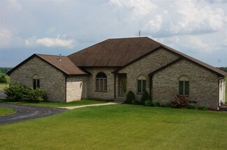 8135 E Berry View Dr, Stillman Valley, IL 61084