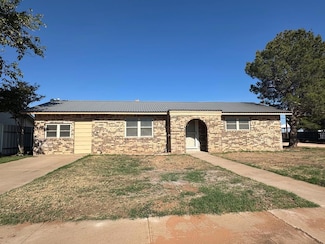 1607 S Mcelroy St, Crane, TX 79731