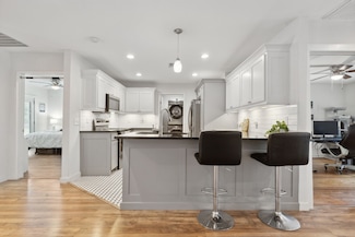 1142 W Clarendon Dr, Dallas, TX 75208