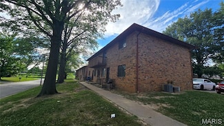 5 Yorkshire Ln Unit 4, Belleville, IL 62221