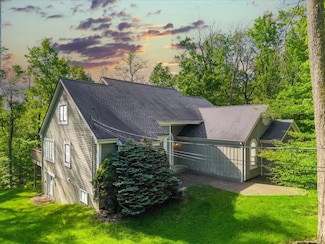 161 Fawnwood Dr, Greentown, PA 18426