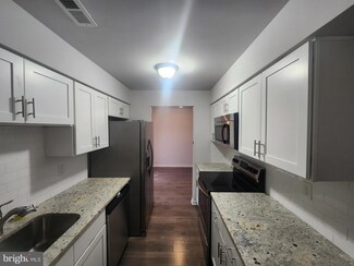 707A Cypress Point Cir, Mount Laurel, NJ 08054