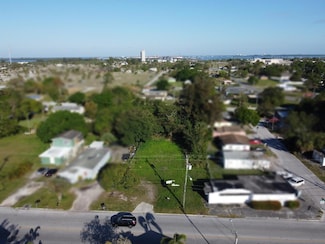 910 N 13th St, Fort Pierce, FL 34950