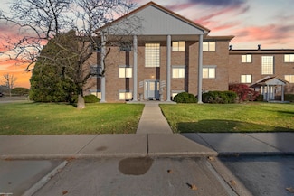 51314 Johns Dr, Chesterfield, MI 48047