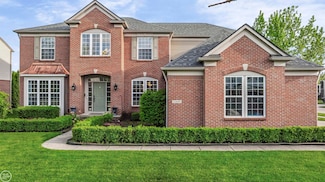 22048 Bedford Valley Dr, Macomb, MI 48044