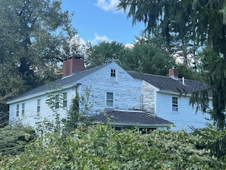 372 Quaker St, Weare, NH 03281