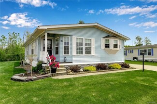 76 Parkside Cir, Cheektowaga, NY 14227