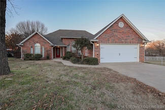 104 Country Club Cove, Sulphur, OK 73086