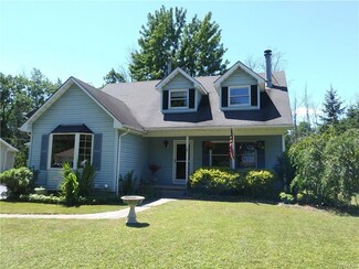 381 Harding Rd, Williamsville, NY 14221