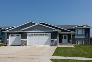 1127 32nd Ave NE, Aberdeen, SD 57401