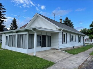 230 E 11th St, Rushville, IN 46173