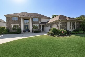 2110 Broadmoor Ln, Vernon Hills, IL 60061