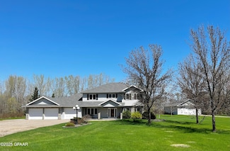 2550 73rd Ave S, Grand Forks, ND 58201