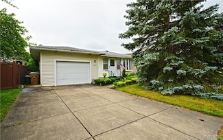 48 Dennis Ln, Buffalo, NY 14227
