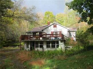 2421 Graceland Rd, New Castle, PA 16105