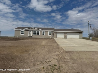 411 1st Ave NW, Dunn Center, ND 58626