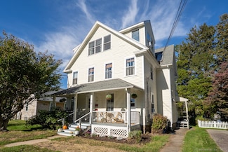 4 Coburn Ave, Mystic, CT 06355