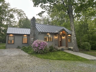 24 Lakeview Point Ave, Branchville, NJ 07826