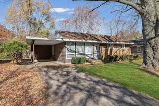 1204 W Beardsley Ave, Champaign, IL 61821