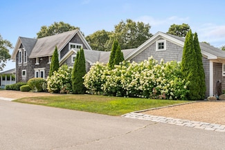 1 Rowland Ave, Oak Bluffs, MA 02557