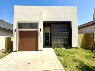 1423 Los Estribos Dr, Laredo, TX 78046