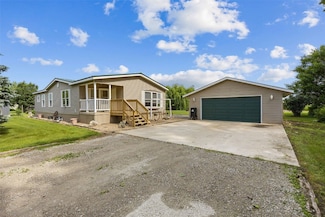 3017 118th St, Amana, IA 52203
