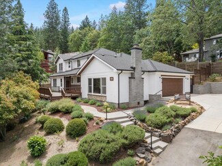 585 Weller Ln, Ashland, OR 97520
