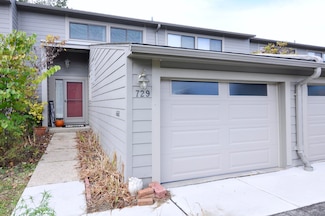 729 Peninsula Ct, Ann Arbor, MI 48105
