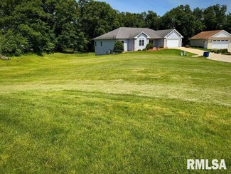 2124 Meadowview Ct, Dewitt, IA 52742