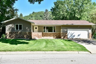 340 Knopp Valley Dr, Winona, MN 55987