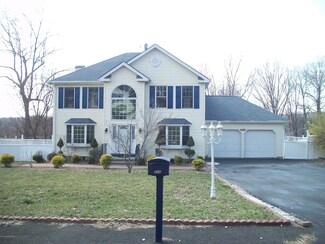 908 Horizon Dr, Stroudsburg, PA 18360