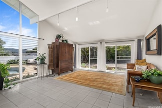 251 Kalalau St, Honolulu, HI 96825