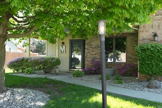 2203 Cedarwood Way, Fort Wayne, IN 46804