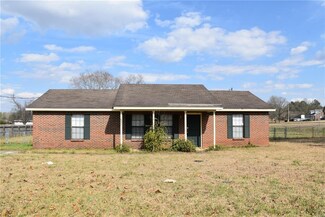 1692 Ingram Rd, Elmore, AL 36025