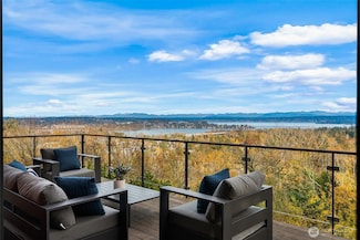 1527 E Howe St, Seattle, WA 98112