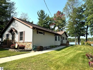 4983 Ruby Dr, Gladwin, MI 48624