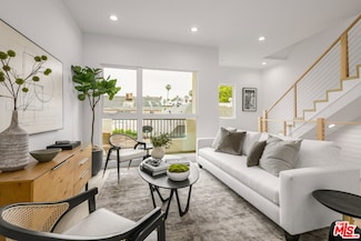 6121 N Marbella Place, Los Angeles, CA 90038