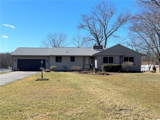 840 S Keel Ridge Rd, Hermitage, PA 16148