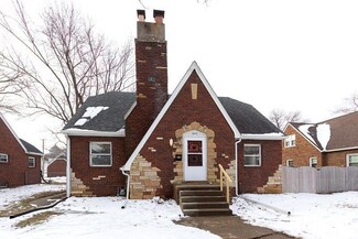 927 W 16th St, Davenport, IA 52804