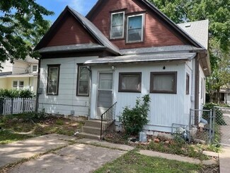 425 E 3rd St, Newton, KS 67114