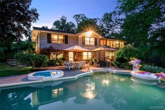 11 Pleasantview Dr, East Aurora, NY 14052