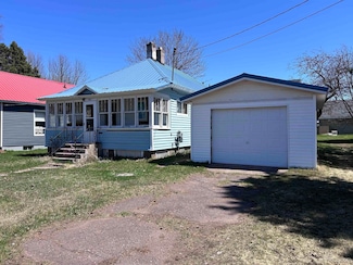 924 Douglas Blvd, Ironwood, MI 49938