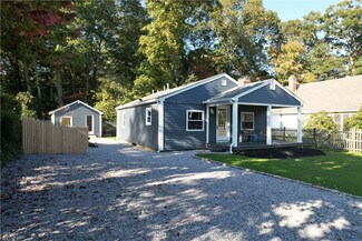 226 Plum Point Rd, Saunderstown, RI 02874
