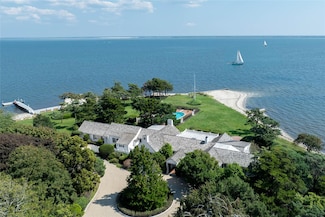 16 Point Rd, Bellport, NY 11713
