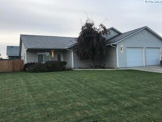 1904 W 2nd St, Grandview, WA 98930