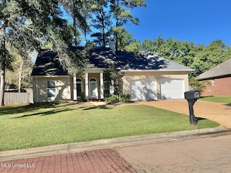 421 Autumn Creek Dr, Ridgeland, MS 39157