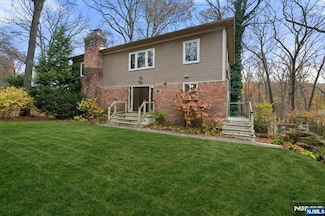 53 Pequot Rd, Ringwood, NJ 07456