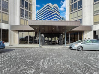 123 SW Jefferson Ave Unit E16B, Peoria, IL 61602